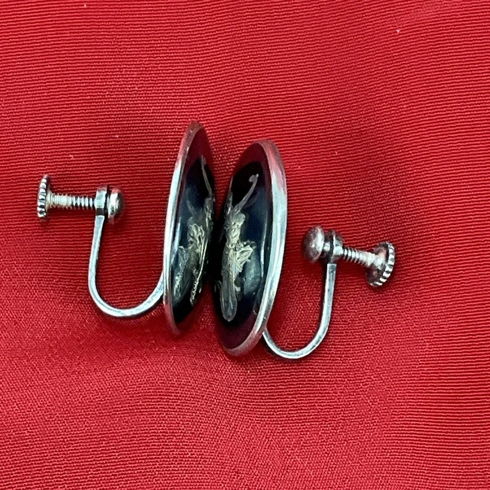 Siam Silver Vintage Niello Oval Shape Sterling Silver 925 Screw Back Earrings
